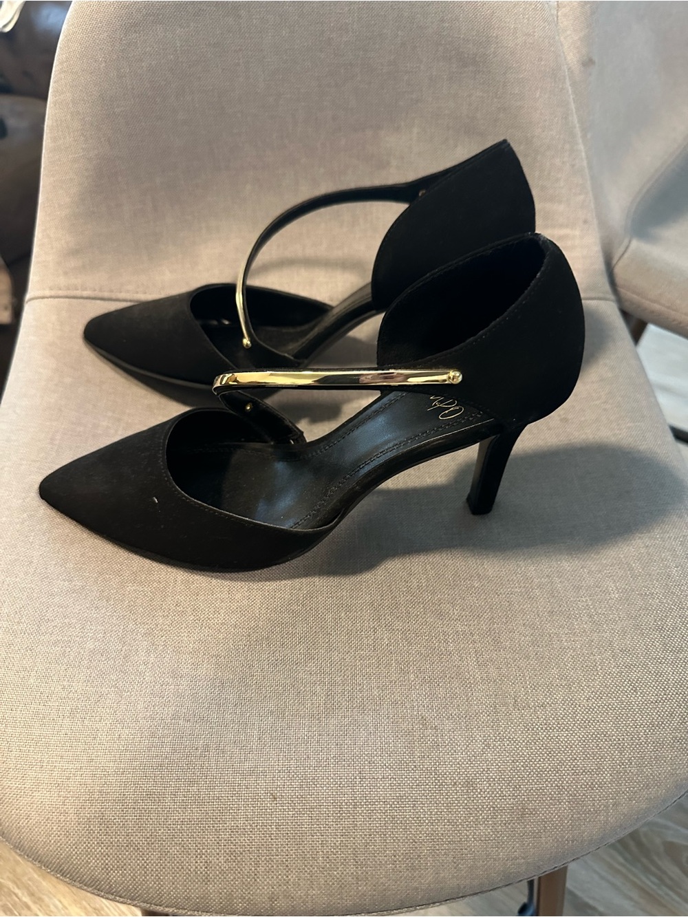 Women’s Black Pointed-Toe Heels with Gold Strap